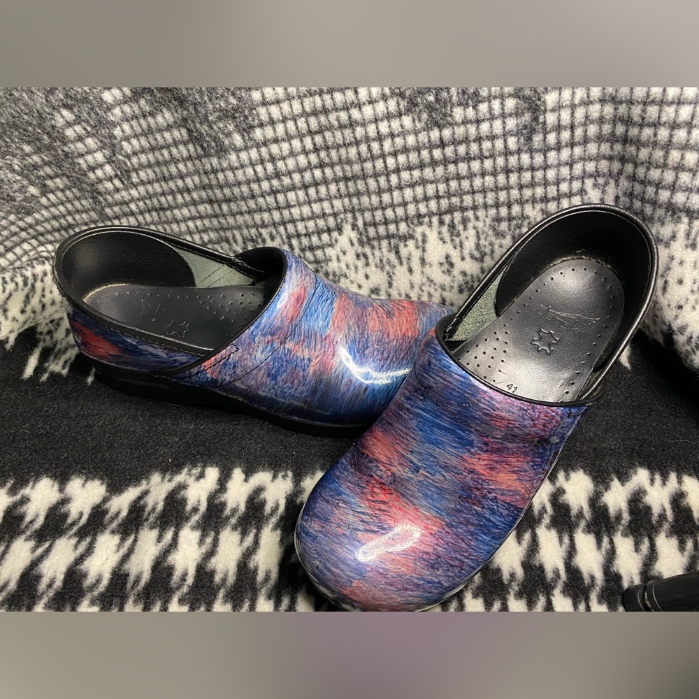 EUC Dansko Professional Clogs Pastel Pink/blue, Purple size EU 41 / 10.5-11 US